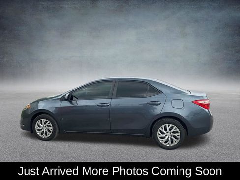 Used 2018 Toyota Corolla LE FWD image 2