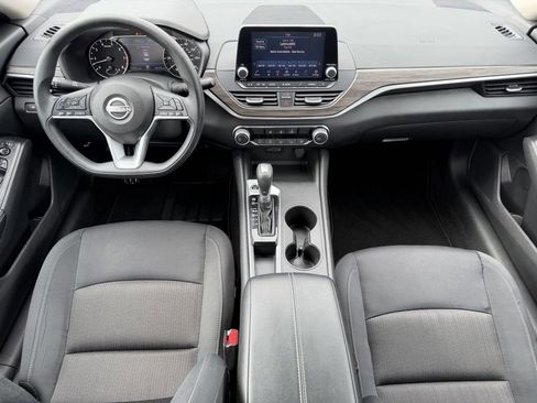 Used 2025 Nissan Altima 2.5 SV FWD image 12