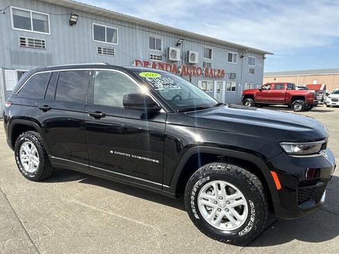 Used 2022 Jeep Grand Cherokee Laredo w/ Luxury Tech Group I image 9