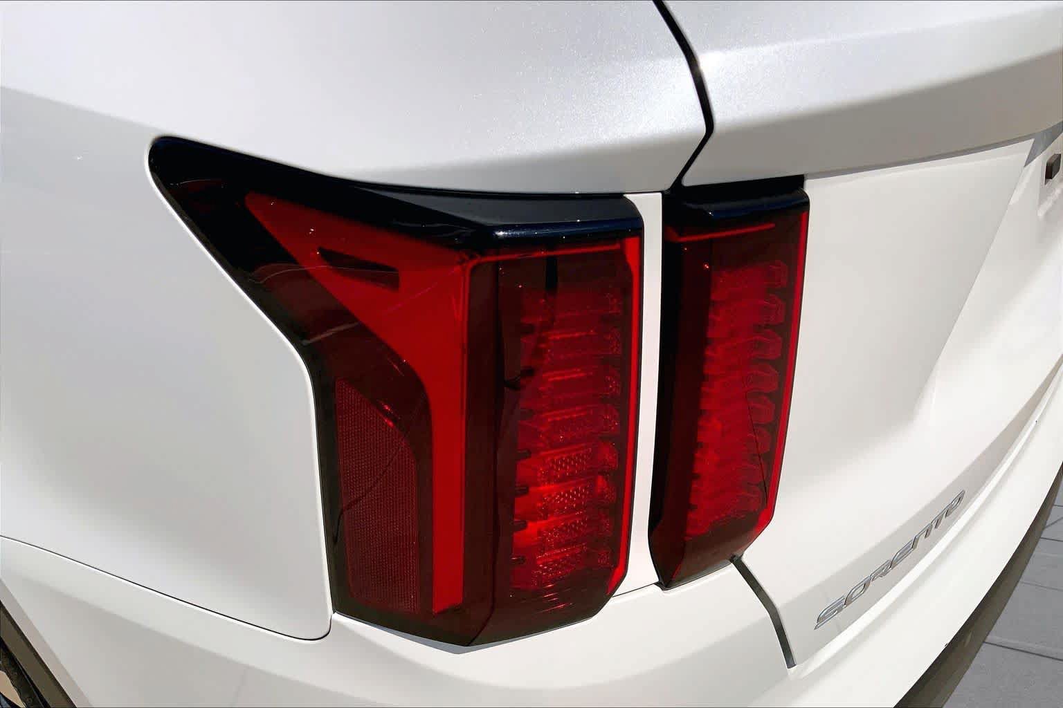 Used 2024 Kia Sorento EX AWD/4WD image 29