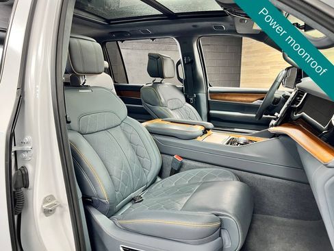 Used 2024 Jeep Grand Wagoneer Series III AWD/4WD image 8