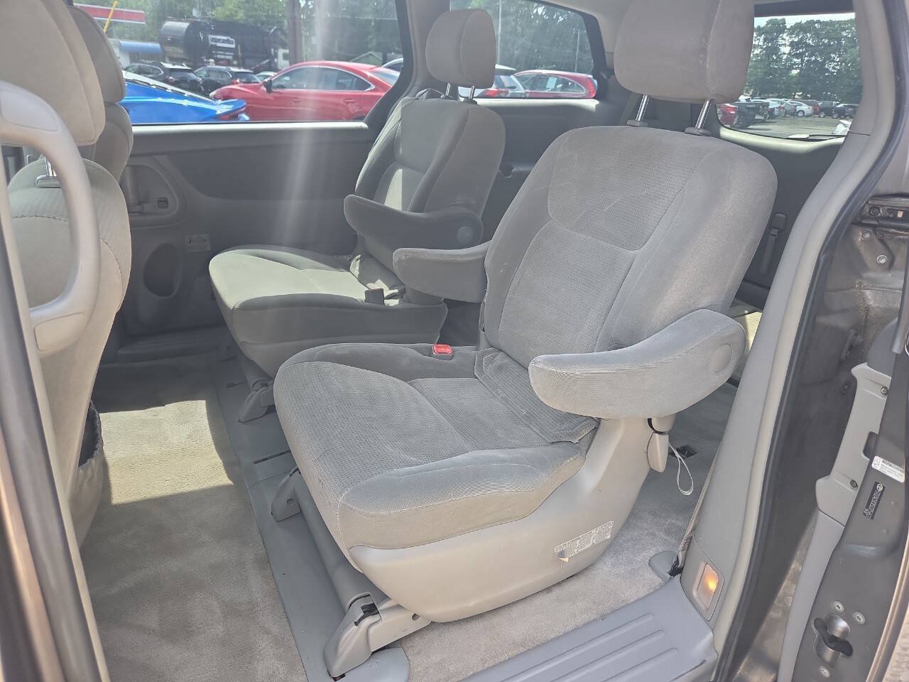 Used 2005 Toyota Sienna LE w/ LE Pkg 5 FWD image 16