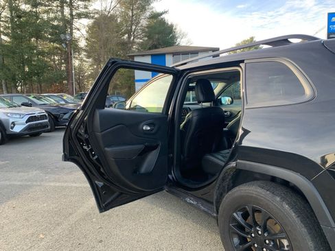 Used 2023 Jeep Cherokee Altitude Lux image 31