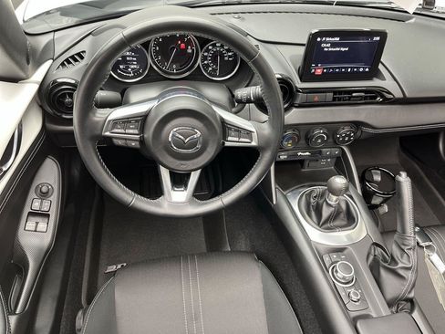 Used 2021 MAZDA MX-5 Miata RF Club w/ Appearance Package RWD image 10