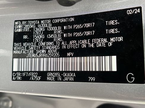 Used 2024 Toyota 4Runner SR5 AWD/4WD image 10