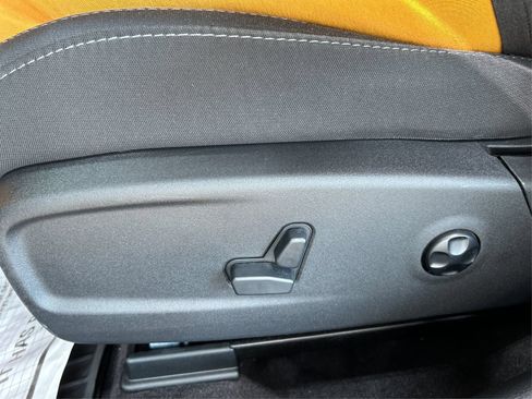 Used 2018 Dodge Charger R/T RWD image 18