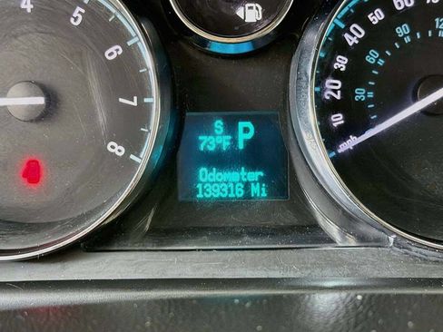 Used 2013 Chevrolet Captiva Sport LTZ FWD image 28