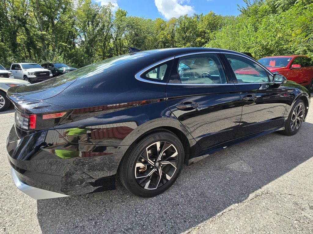 Used 2025 Hyundai Sonata SEL FWD image 10
