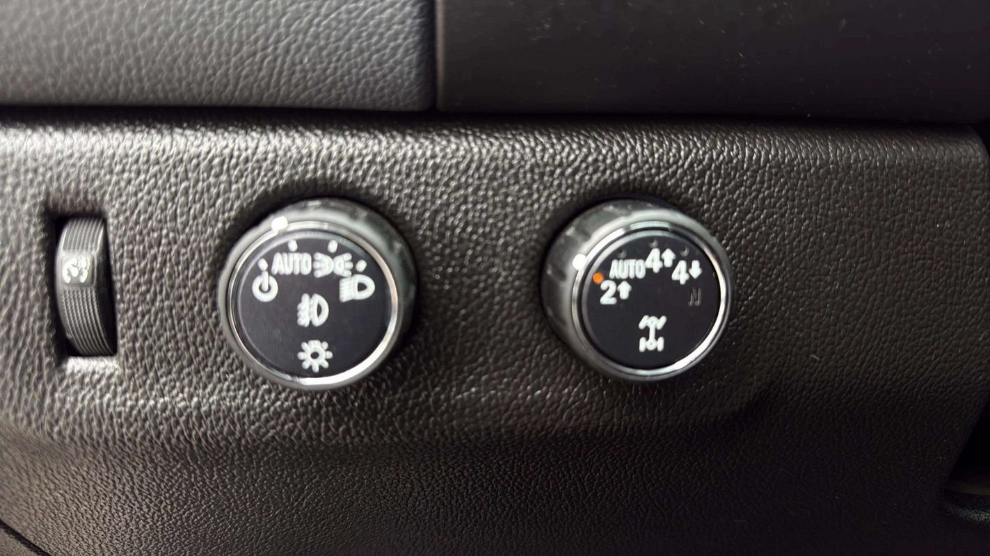 Used 2020 Chevrolet Colorado Z71 AWD/4WD image 12