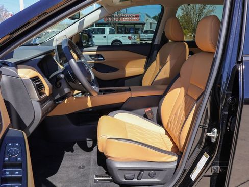 Used 2023 Nissan Rogue Platinum image 7