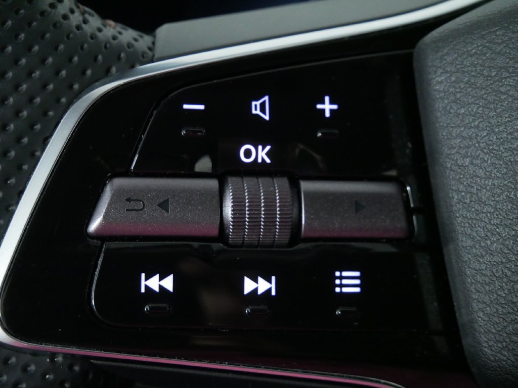 Used 2024 Nissan Ariya AWD image 25