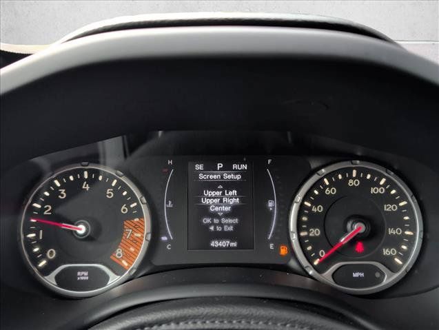 Used 2020 Jeep Renegade Altitude AWD/4WD image 10