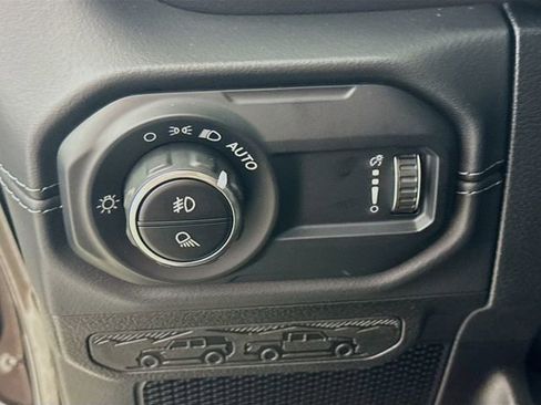 Used 2025 Jeep Gladiator Sport w/ Premium Package image 10