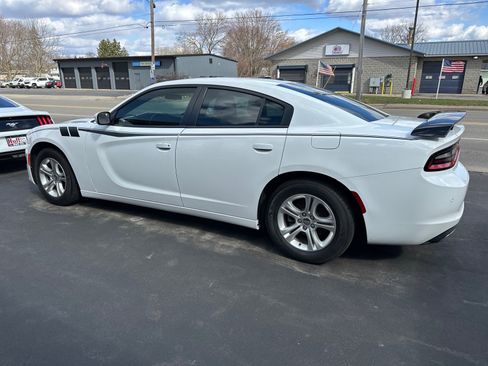 Used 2021 Dodge Charger SXT image 3