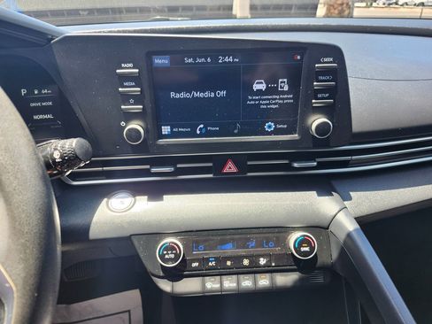 Used 2021 Hyundai Elantra SEL FWD image 25