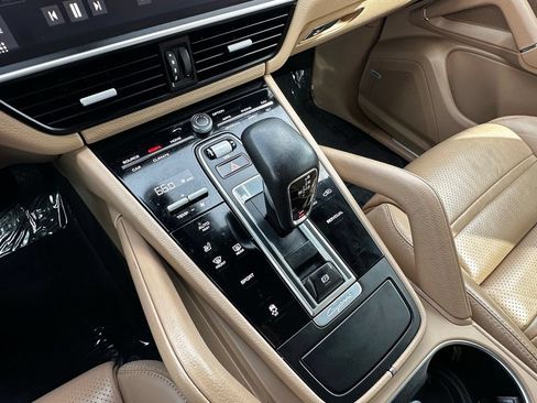 Used 2021 Porsche Cayenne AWD/4WD image 28