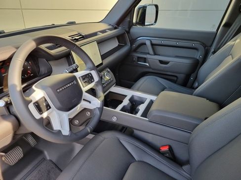 Used 2025 Land Rover Defender 110 S image 27