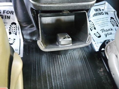 Used 2017 Chevrolet Express 2500 image 18