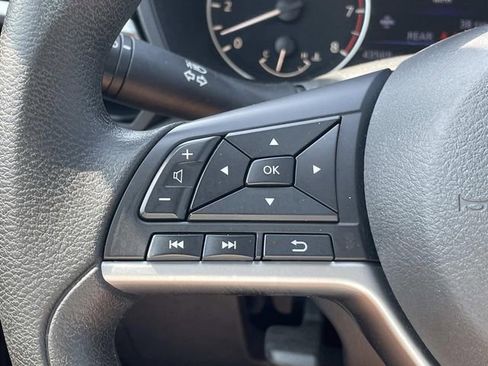 Used 2025 Nissan Altima 2.5 SV FWD image 19