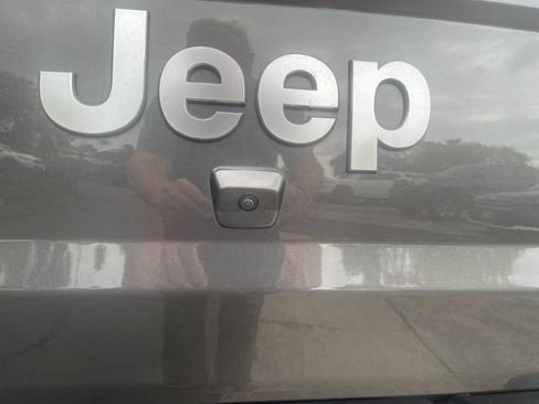 Used 2021 Jeep Gladiator Overland AWD/4WD image 22
