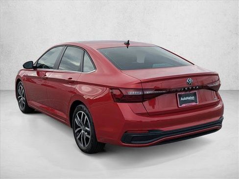 Certified 2025 Volkswagen Jetta SE w/ Sunroof Package FWD image 7