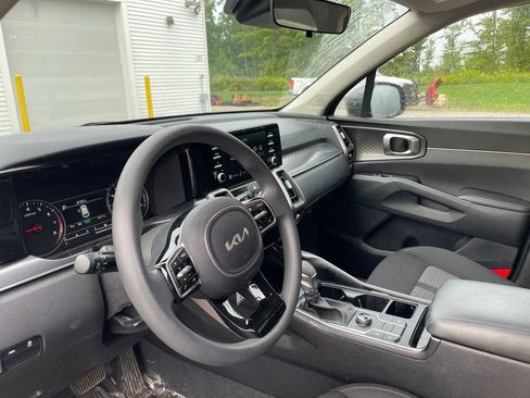 Used 2023 Kia Sorento LX AWD/4WD image 6