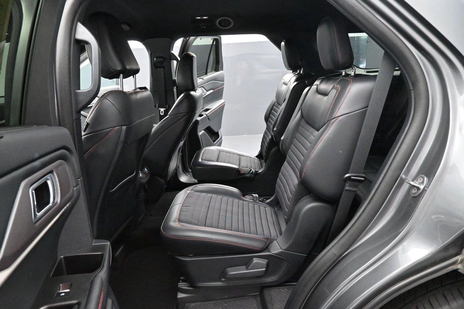Used 2025 Ford Explorer ST-Line w/ Premium Package RWD image 29