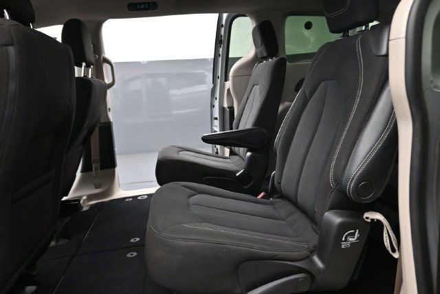 Used 2023 Chrysler Voyager LX FWD image 18