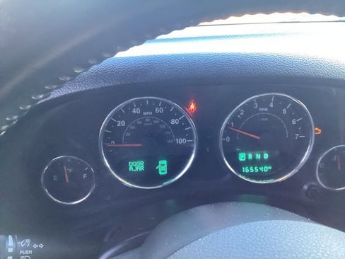 Used 2015 Jeep Wrangler Unlimited Rubicon w/ Connectivity Group image 19