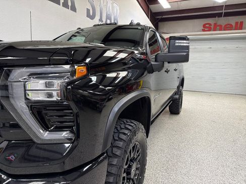 Used 2024 Chevrolet Silverado 2500 ZR2 w/ Technology Package image 10