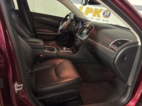 Used 2018 Chrysler 300 Limited w/ Safetytec Plus Group image 24