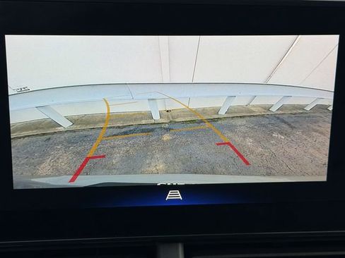 Used 2024 Chevrolet Trax LT w/ LT Convenience Package image 18