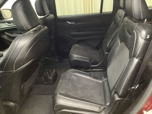 Used 2023 Jeep Grand Cherokee L Laredo AWD/4WD image 25