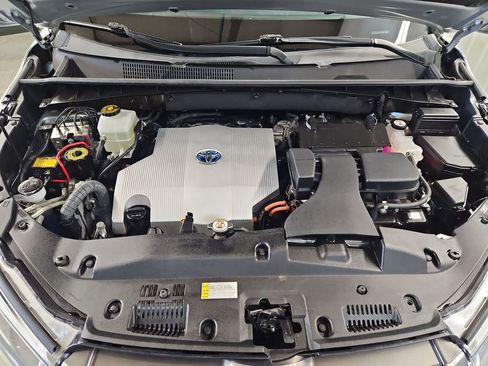Certified 2019 Toyota Highlander XLE AWD/4WD image 9