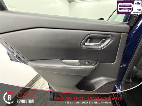 Used 2024 Nissan Rogue SV image 48
