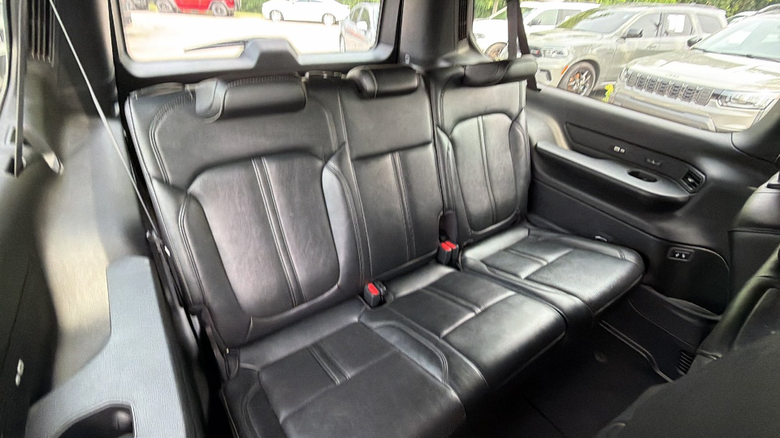 Used 2024 Jeep Wagoneer L Series II w/ Flexible Seating Group AWD/4WD image 22