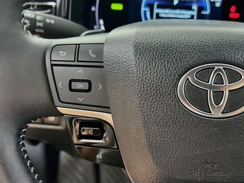 Used 2025 Toyota Camry SE w/ Multimedia Upgrade Package FWD image 18