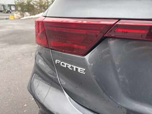 Used 2023 Kia Forte LXS image 7