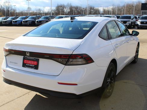 New 2025 Honda Accord SE image 4