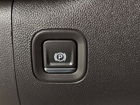 Used 2020 GMC Sierra 1500 SLT w/ SLT Premium Plus Package AWD/4WD image 31