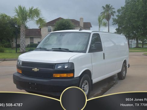 Used 2020 Chevrolet Express 3500 Extended w/ Driver Convenience Package RWD image 1
