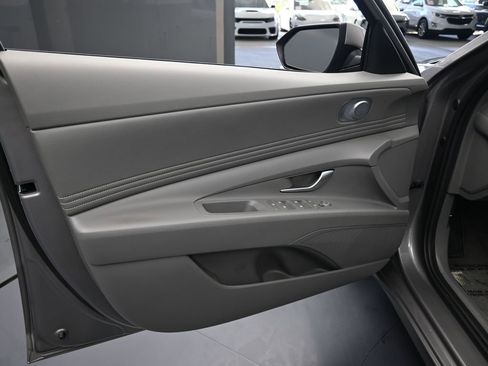 Used 2023 Hyundai Elantra SEL w/ Convenience Package image 15