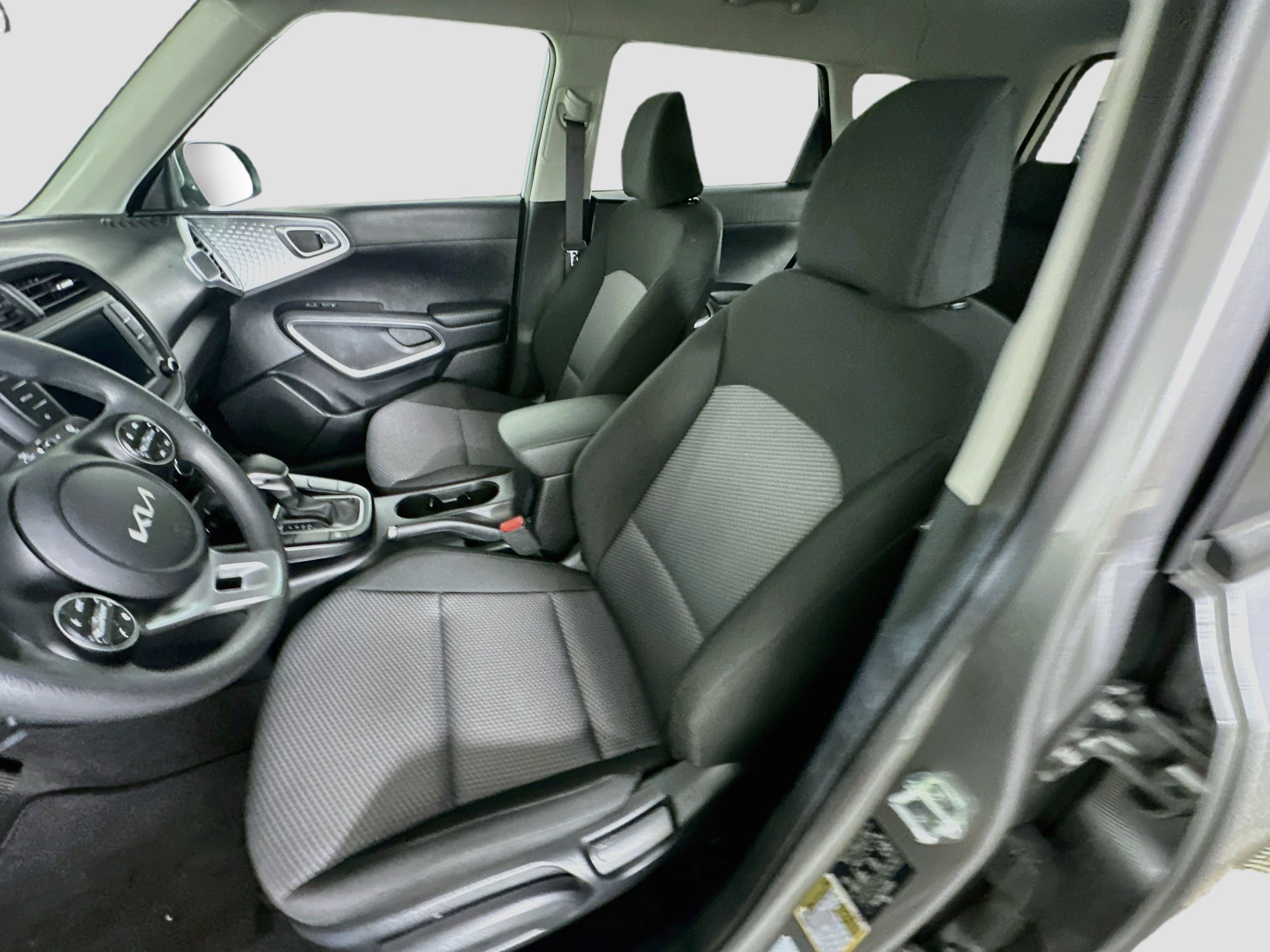 Used 2025 Kia Soul LX w/ LX Technology Package FWD image 13
