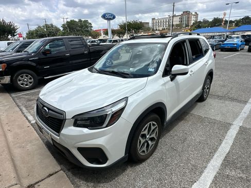 Used 2021 Subaru Forester Premium AWD/4WD image 2
