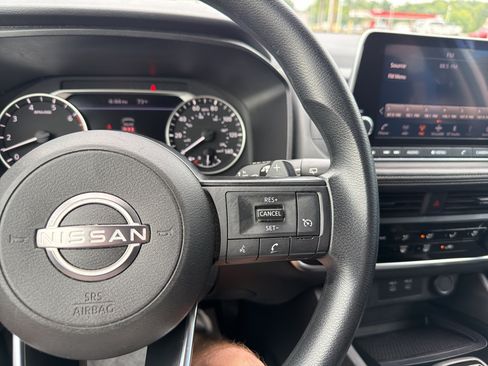 Used 2024 Nissan Rogue S FWD image 29