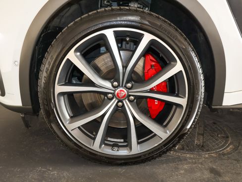 Used 2021 Jaguar F-PACE SVR image 38