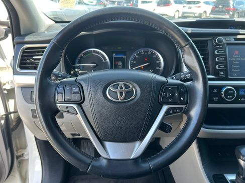 Used 2017 Toyota Highlander Limited w/ Carpet Mat Package AWD/4WD image 22