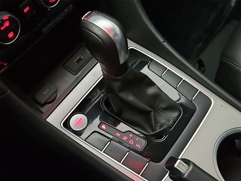 Certified 2022 Volkswagen Passat 2.0T SE image 34