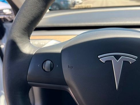 Used 2021 Tesla Model 3 Standard Range Plus RWD image 19