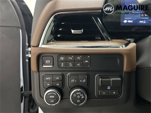 New 2026 Chevrolet Suburban High Country image 15